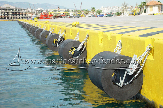 Tàu khởi hành Hải quân cao su Fender đen với tất cả các phụ kiện