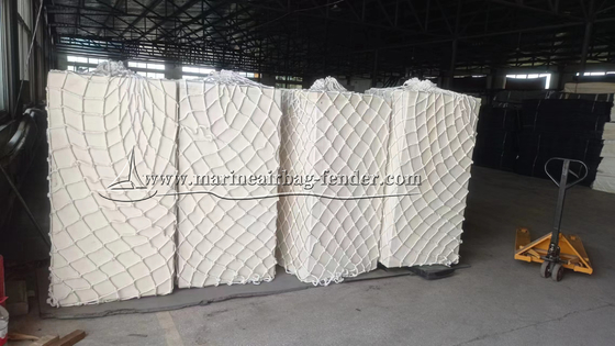 Ứng dụng chống hóa chất polyurethane Foam Fender Bolted Installation / Chain Installation